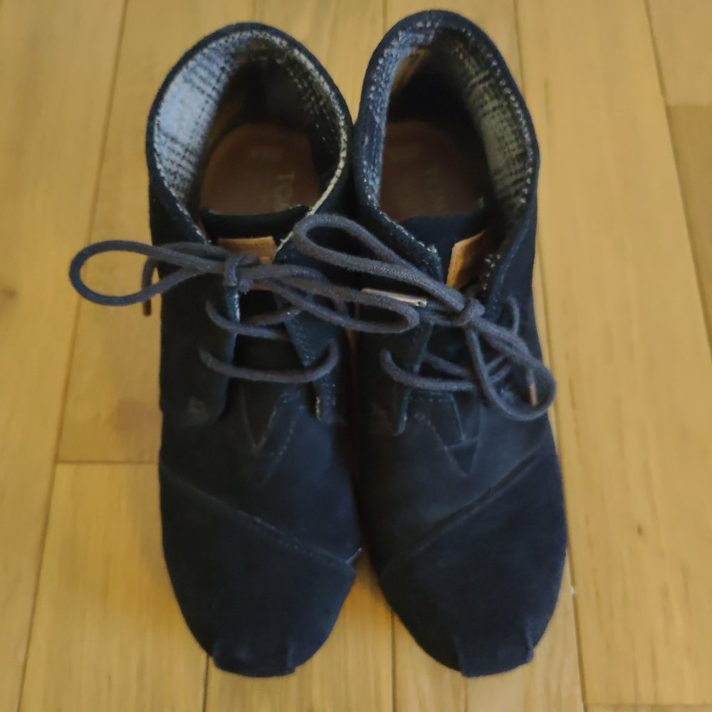 Black Toms Lace Up 2" Wedge Boots, Size 6.5, Good condition.